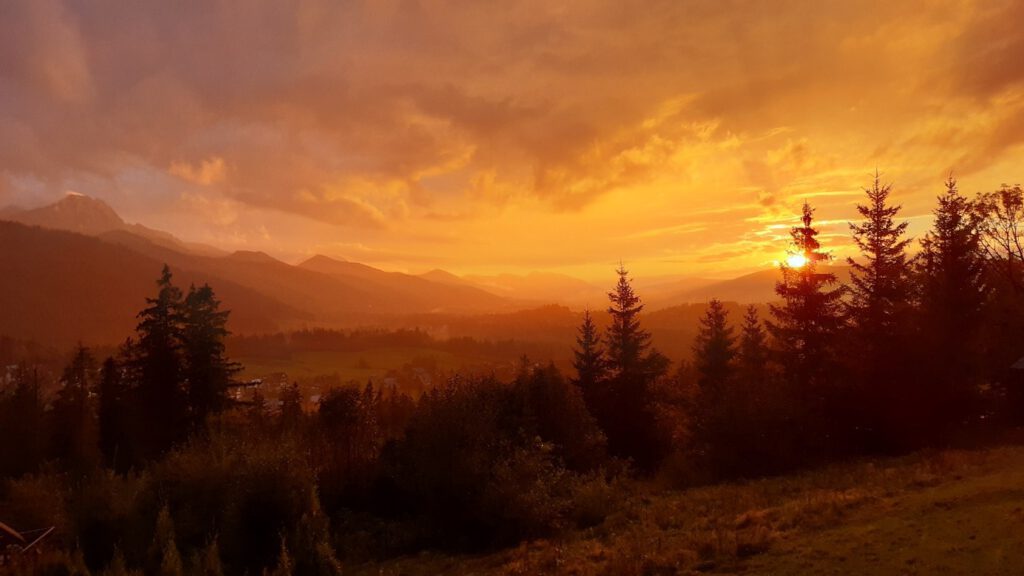 Blick von der Unterkunft in den Sonnenuntergang